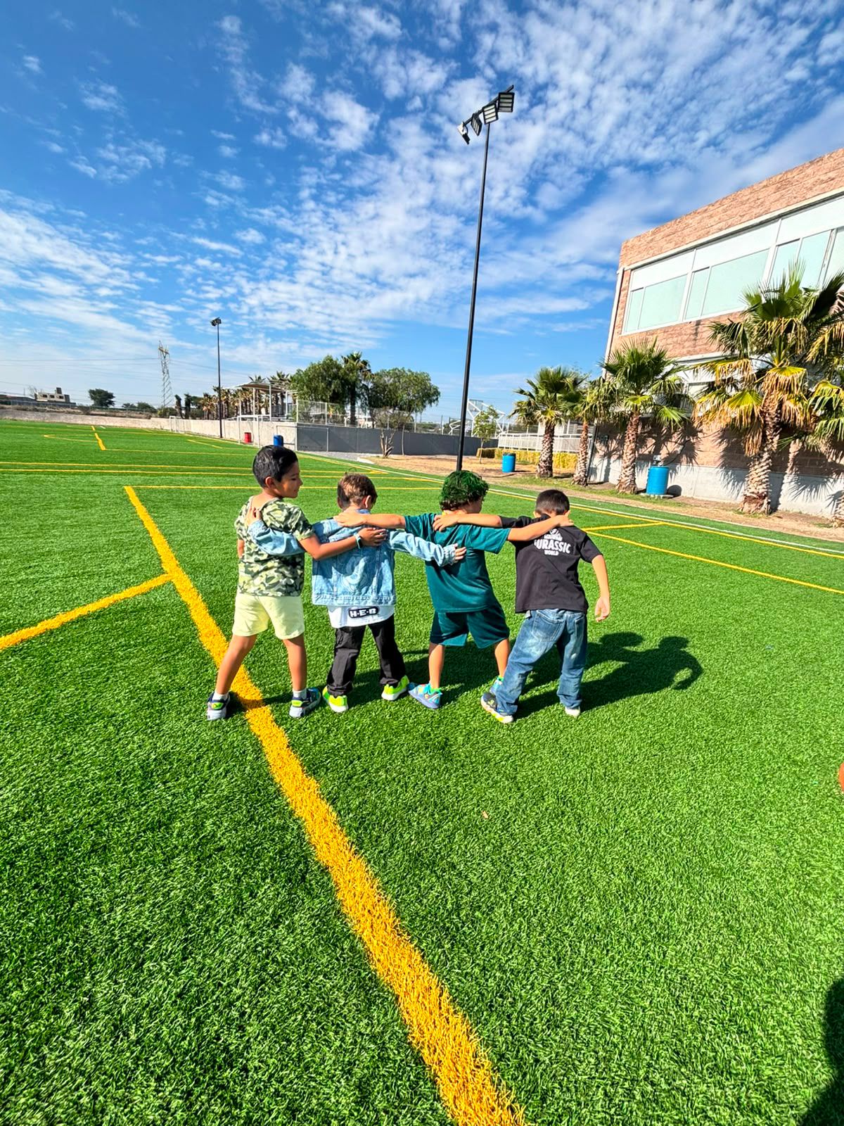 Niños jugando en el curso